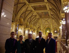 parlam1s.jpg parlam1s.jpg